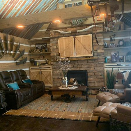Fox Pass Cabins Bed and Breakfast Hot Springs Esterno foto
