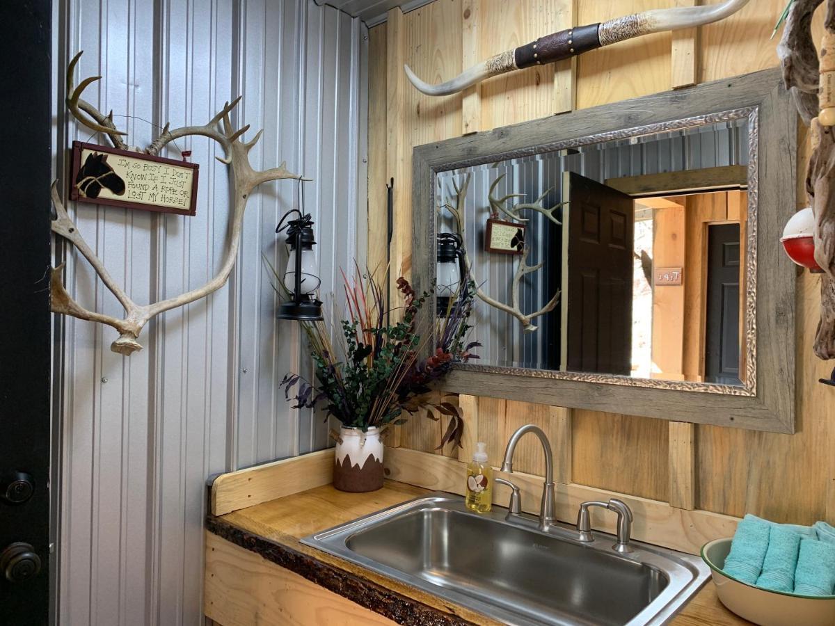 Fox Pass Cabins Bed and Breakfast Hot Springs Esterno foto