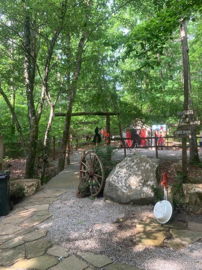 Fox Pass Cabins Bed and Breakfast Hot Springs Esterno foto