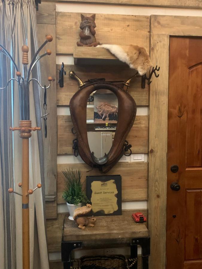 Fox Pass Cabins Bed and Breakfast Hot Springs Esterno foto
