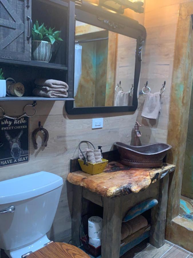 Fox Pass Cabins Bed and Breakfast Hot Springs Esterno foto