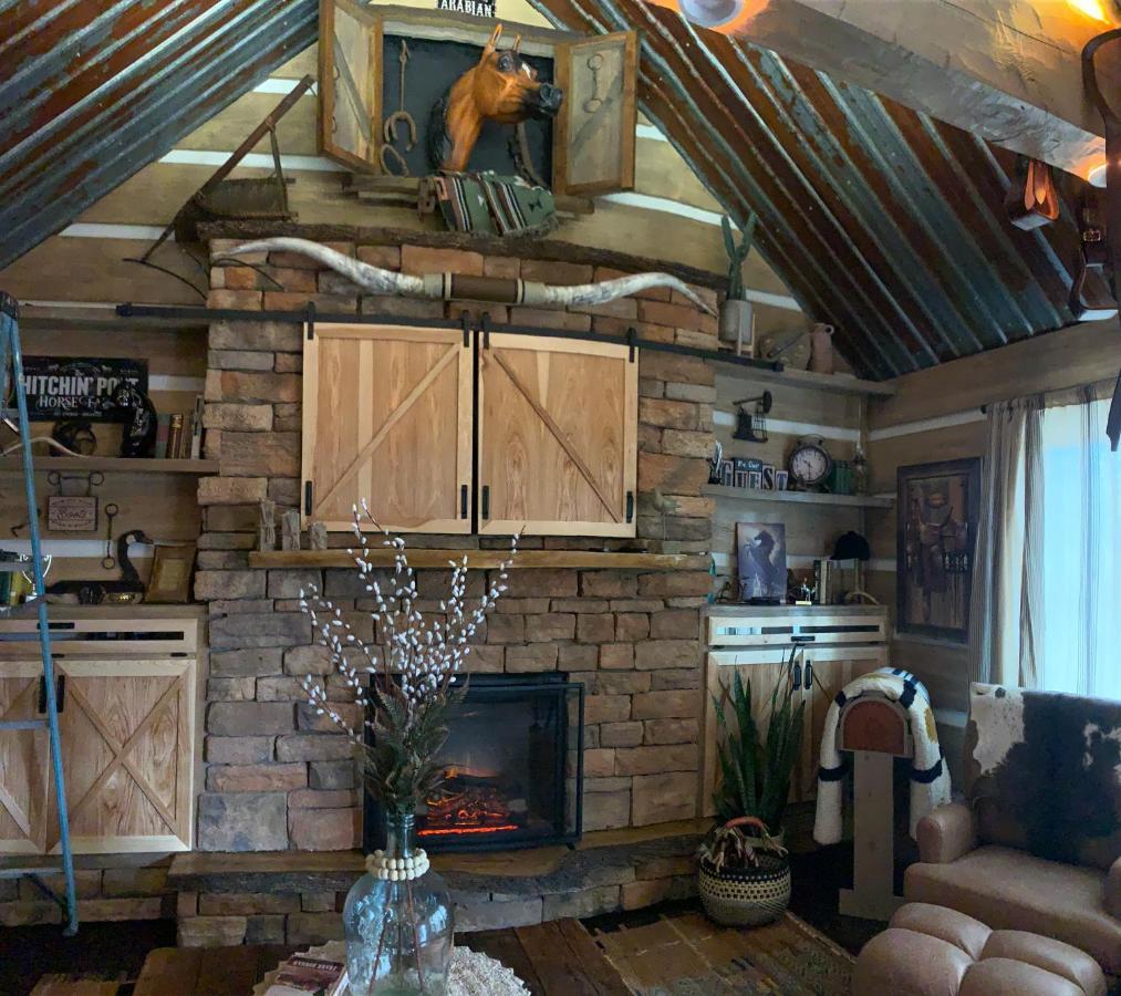 Fox Pass Cabins Bed and Breakfast Hot Springs Esterno foto