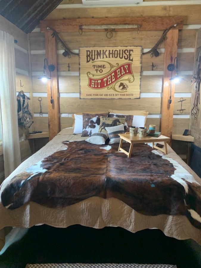 Fox Pass Cabins Bed and Breakfast Hot Springs Esterno foto