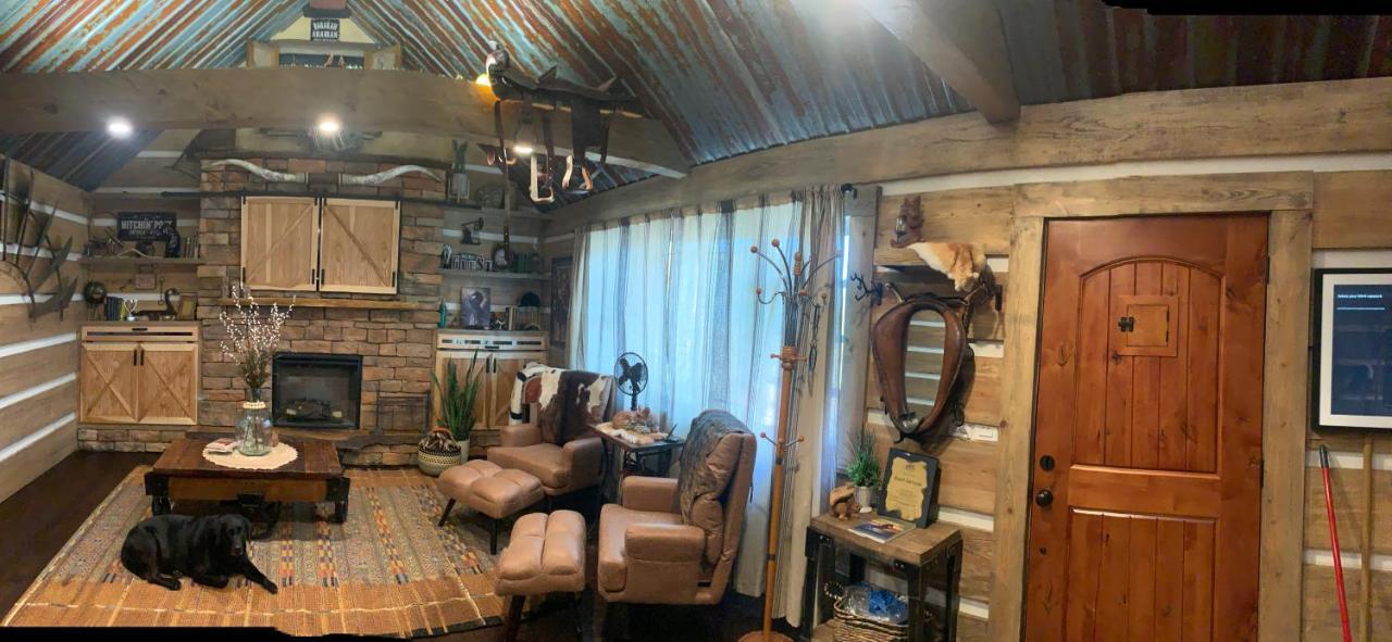 Fox Pass Cabins Bed and Breakfast Hot Springs Esterno foto