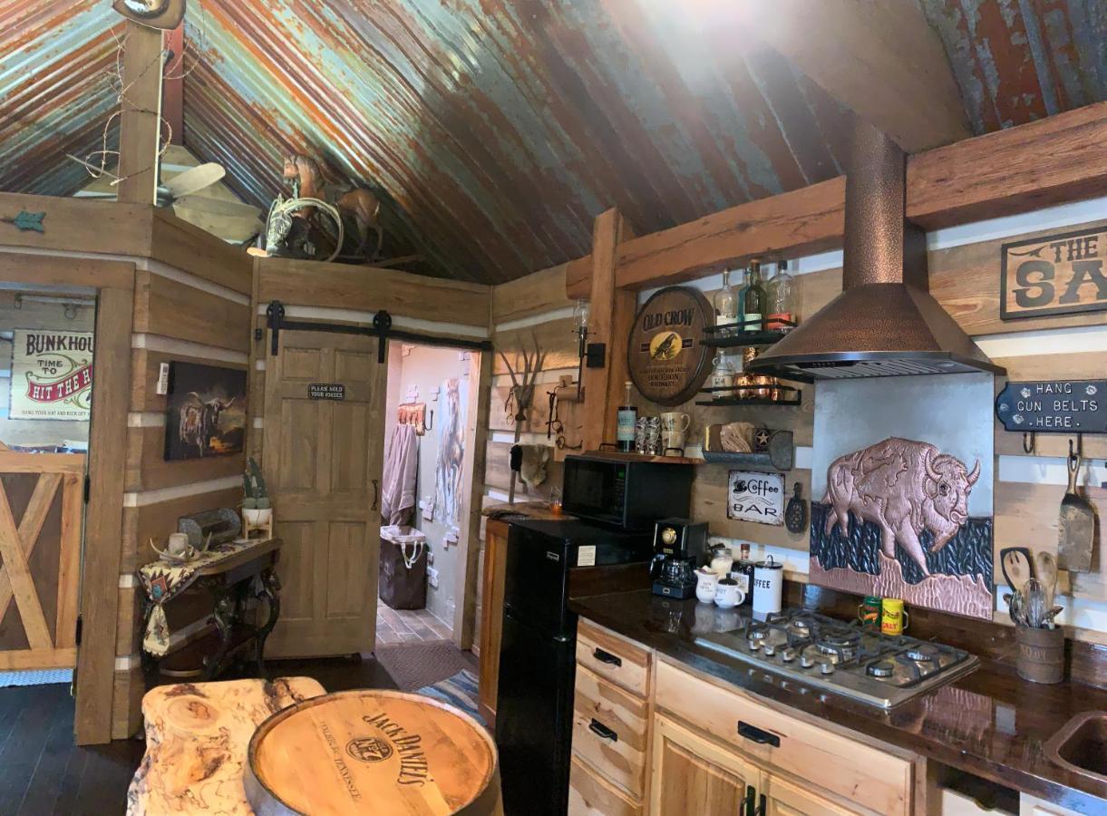 Fox Pass Cabins Bed and Breakfast Hot Springs Esterno foto