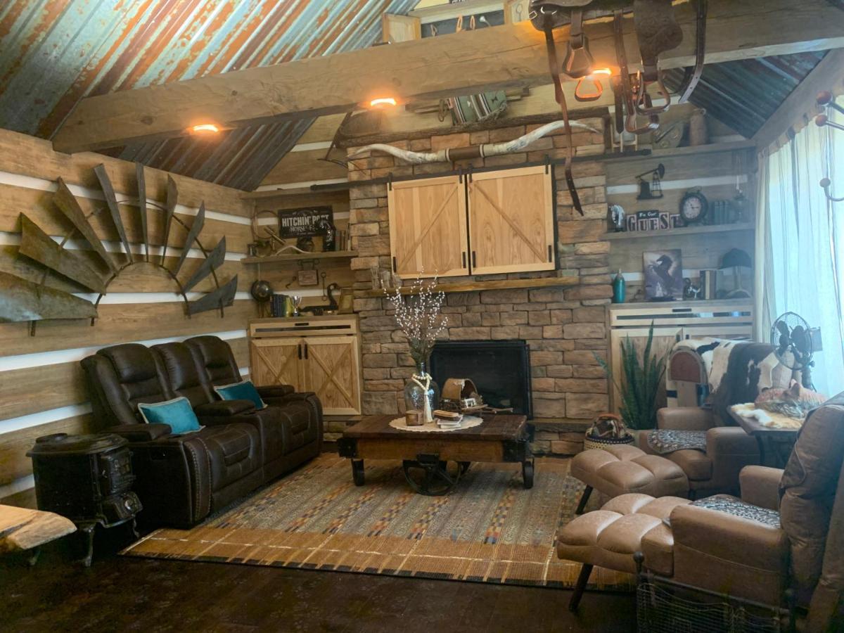 Fox Pass Cabins Bed and Breakfast Hot Springs Esterno foto