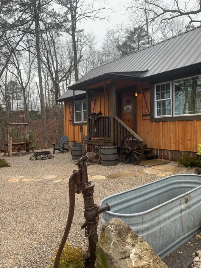 Fox Pass Cabins Bed and Breakfast Hot Springs Esterno foto
