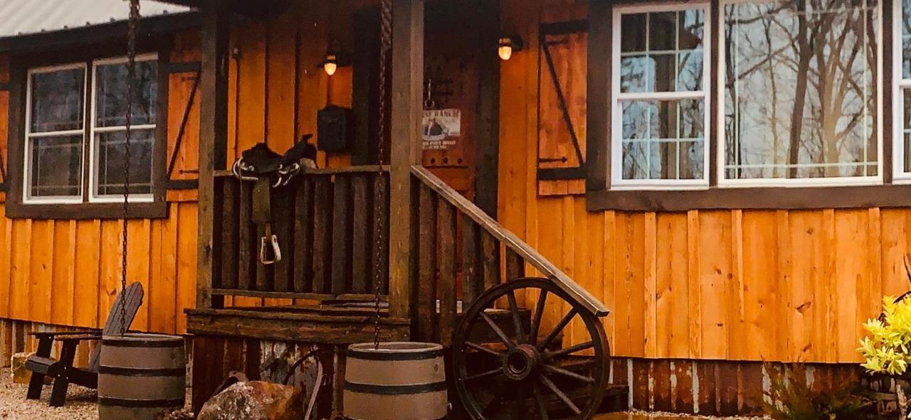Fox Pass Cabins Bed and Breakfast Hot Springs Esterno foto