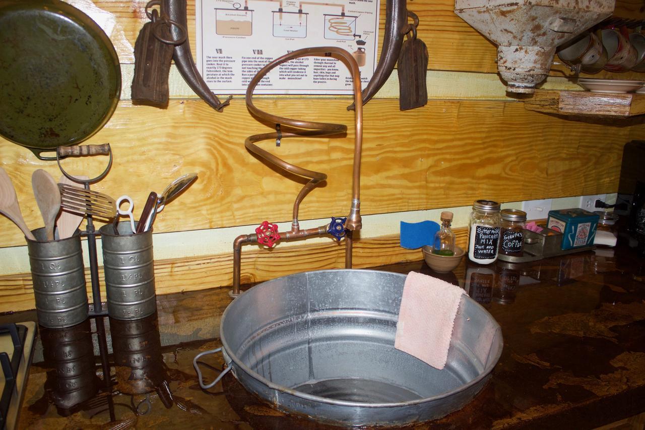 Fox Pass Cabins Bed and Breakfast Hot Springs Esterno foto