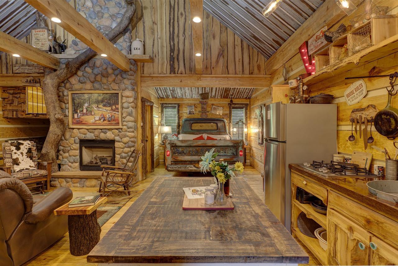 Fox Pass Cabins Bed and Breakfast Hot Springs Esterno foto