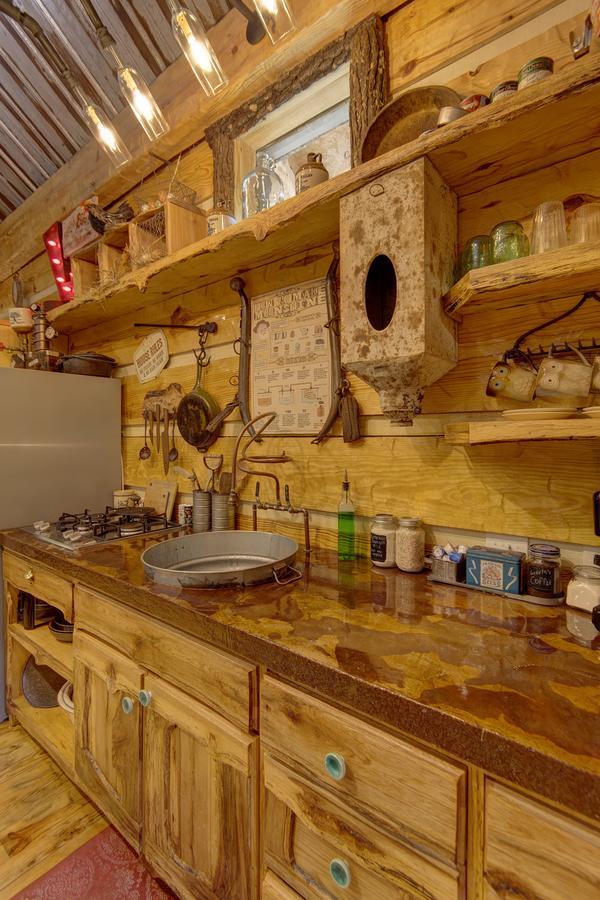Fox Pass Cabins Bed and Breakfast Hot Springs Esterno foto