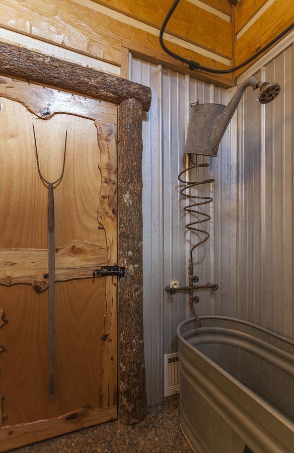 Fox Pass Cabins Bed and Breakfast Hot Springs Esterno foto