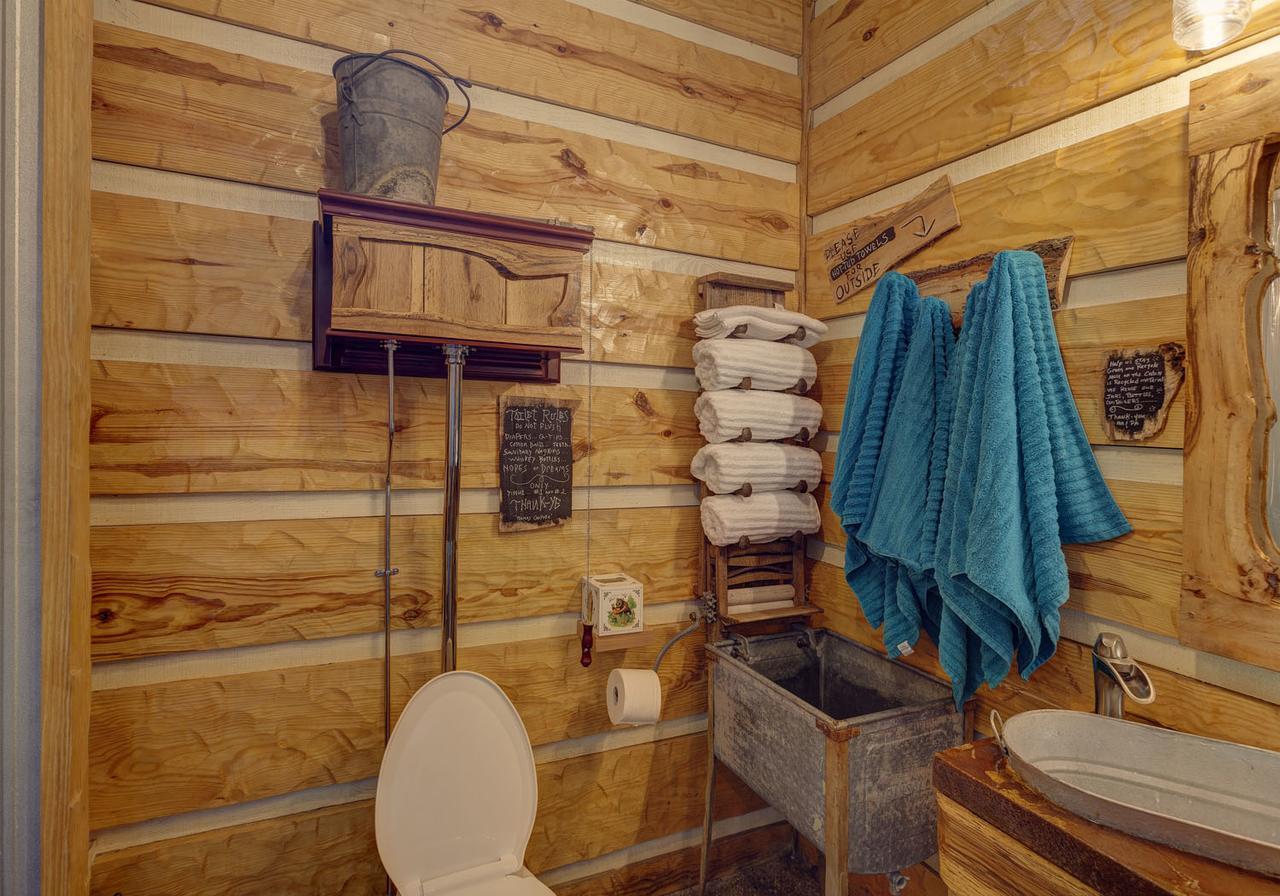 Fox Pass Cabins Bed and Breakfast Hot Springs Esterno foto