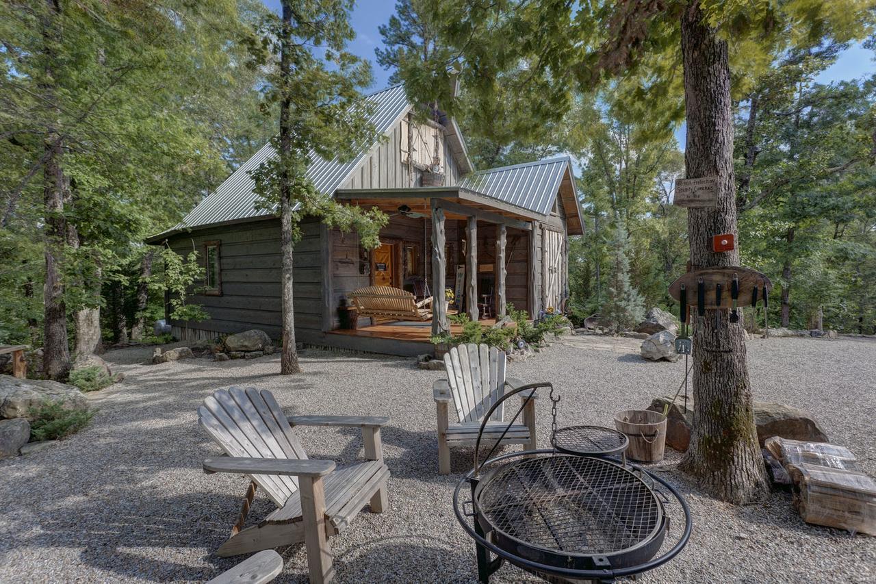 Fox Pass Cabins Bed and Breakfast Hot Springs Esterno foto